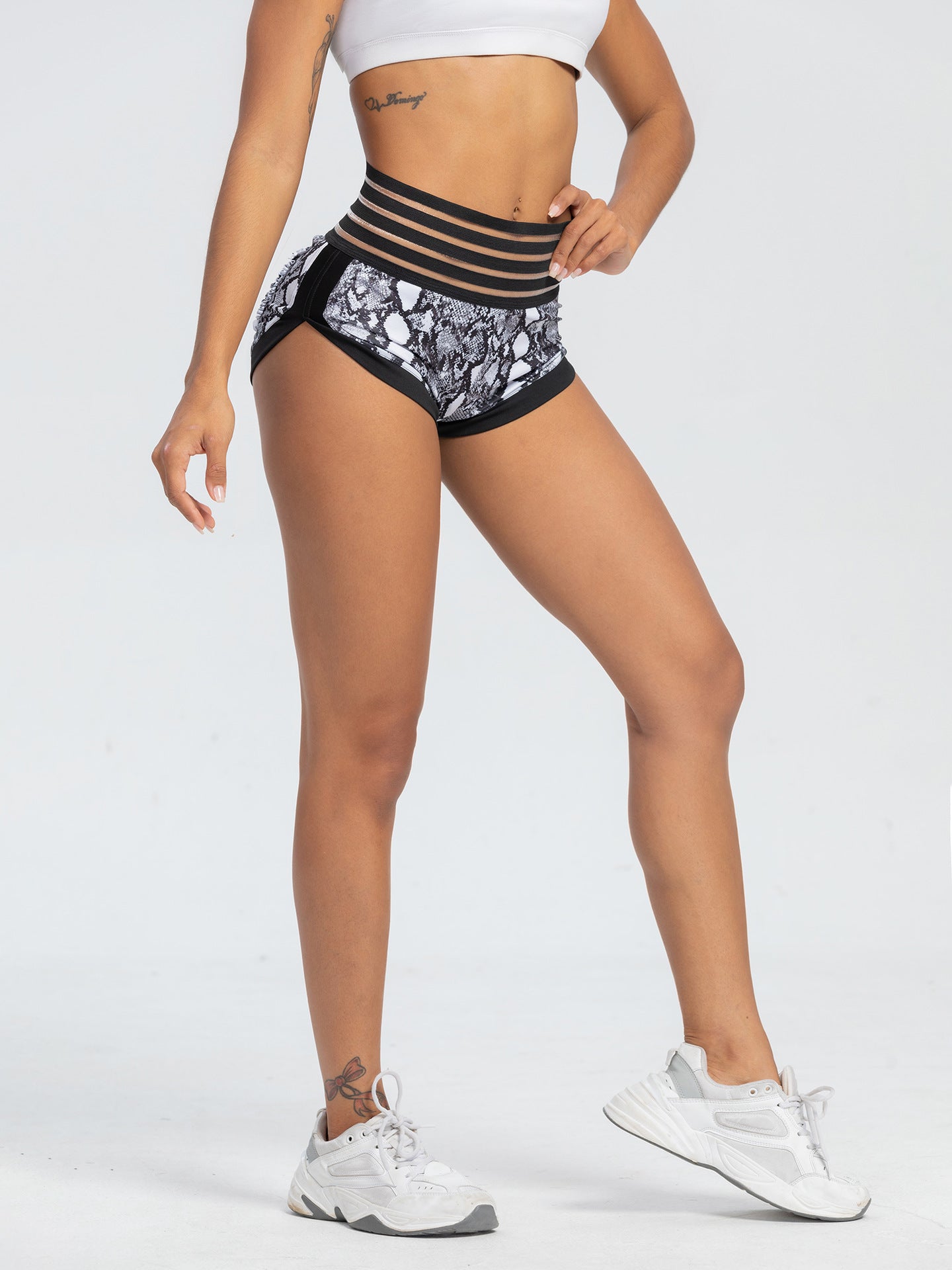 Peach Lace Waist Snake Print Yoga Shorts with Sports Pockets, Butt-Lifting