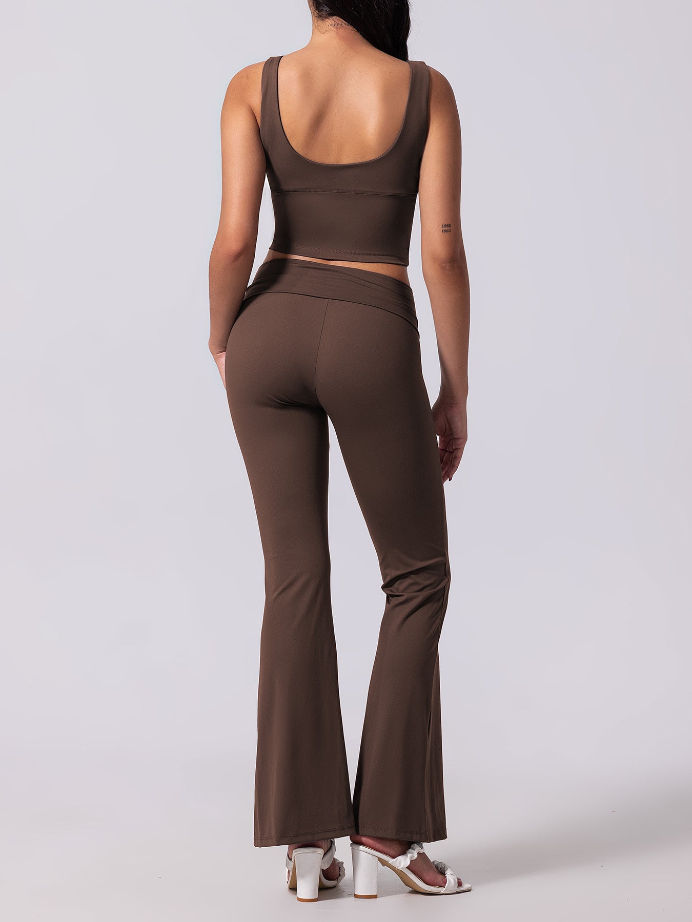 Women's Backless Diagonal Weave Deep V-Neck Athletic Bell-Bottom Pants Set with High-Waisted Two-Way Bell-Bottom Pants