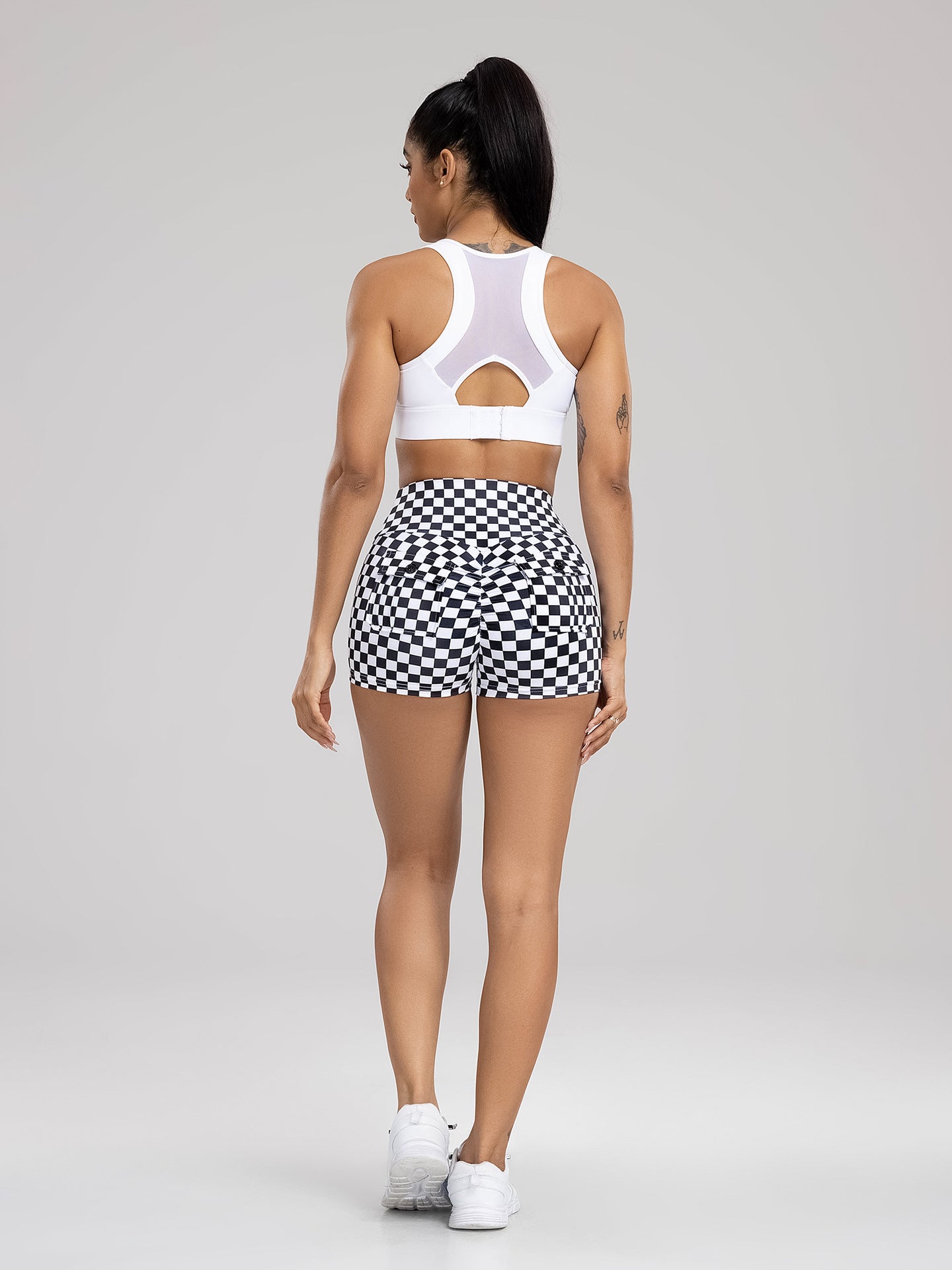 Yoga Pants with Black and White Checkered Print, High-Waisted, Body-Hugging, 3/4 Length, Peach Butt Short Pants for Women