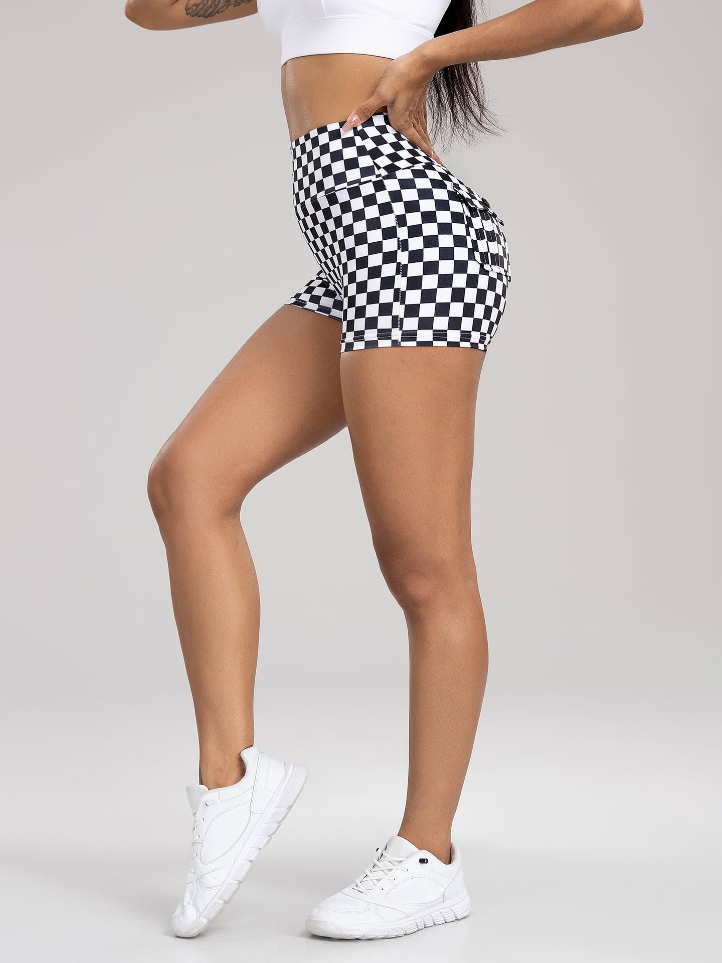 Yoga Pants with Black and White Checkered Print, High-Waisted, Body-Hugging, 3/4 Length, Peach Butt Short Pants for Women