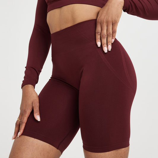 High-waisted seamless yoga pants for running, fitness, and cycling with a flattering, slim-fitting design and a peach-shaped butt. Knitted outdoor cycling short
