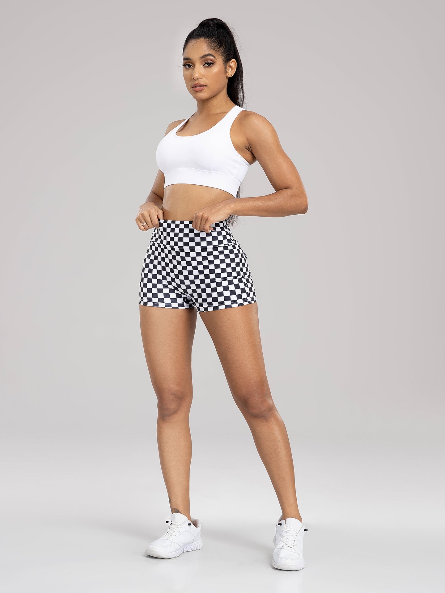 Yoga Pants with Black and White Checkered Print, High-Waisted, Body-Hugging, 3/4 Length, Peach Butt Short Pants for Women